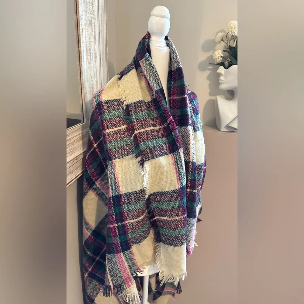 Women’s Plaid Blanket Scarf Winter Fall purple green‎ blue and Cream Cozy Style